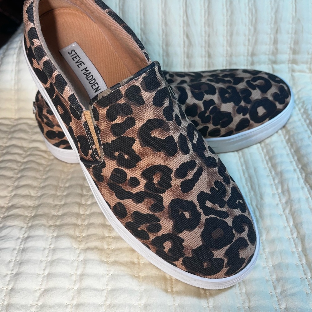 Steve Madden Leopard Print Slip-On Sneakers sz 8.